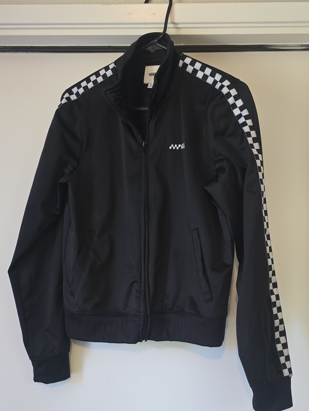 Vans Black Track Jacket with White Checker Stripe. Sakter, Skate.